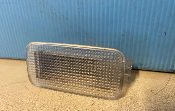 Toyota Avensis T270 Boot/trunk interior light 8133005050