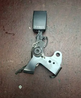 Mercedes-Benz B W245 Rear seatbelt buckle 1698603069