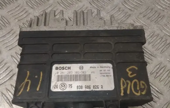 Volkswagen Golf III Engine control unit/module 030906026R 0261203302