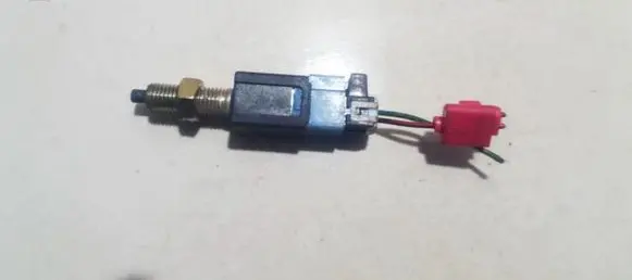Nissan Navara D22 Brake pedal sensor switch 0323t