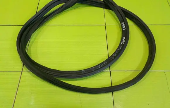 Hyundai Sonata Trunk rubber seal (body) 9AB3