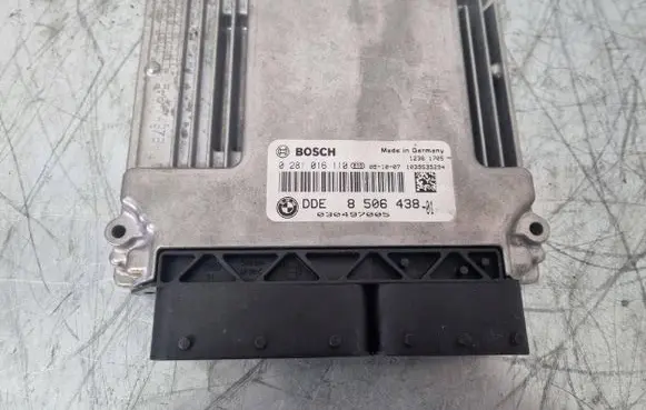BMW 5 E60 E61 Engine control unit/module 8506438
