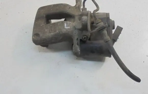 Volkswagen PASSAT B6 Rear brake caliper 