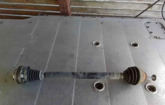 Volkswagen Touran III Front driveshaft 3Q0407272C