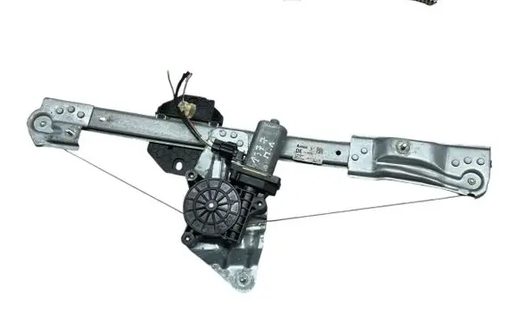Dacia Sandero II Front door window regulator with motor 807213282R M13617