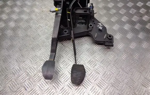 Peugeot 407 Brake pedal 9654751280