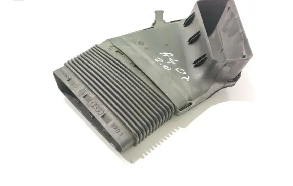 Audi A4 S4 B7 8E 8H Air intake duct part 8E0129617 8E0129617D