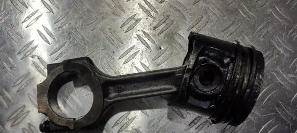 Piston with connecting rod