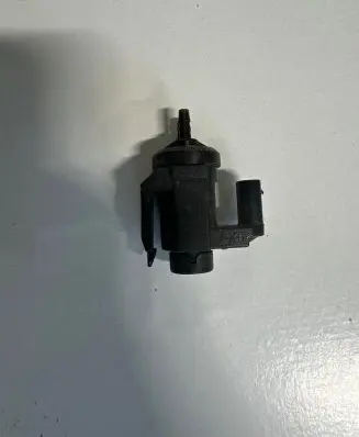 BMW 7 G11 G12 Vacuum valve 8570591