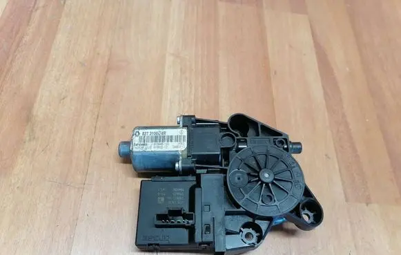 Renault Scenic III - Grand scenic III Rear door window regulator motor 827310004R 7703008248 916835101