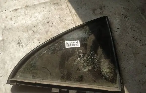 Toyota Avensis T250 Rear vent window glass as2