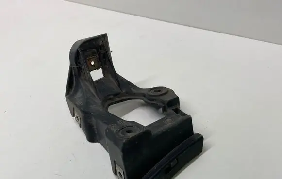 Audi A6 S6 C5 4B Fender mounting bracket 4B0853921B
