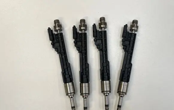 BMW X4 F26 Fuel injector 7639994