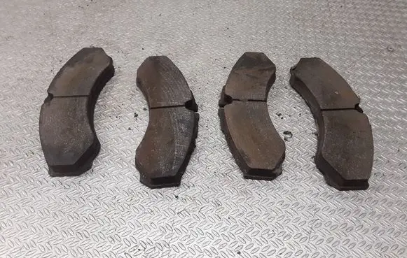 Iveco Daily 30.8 - 9 Brake pads (front) 