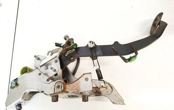 Toyota Avensis T270 Brake pedal