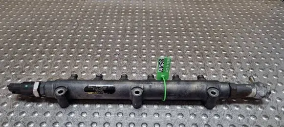 Volvo V70 Fuel main line pipe 8658252 0281002527
