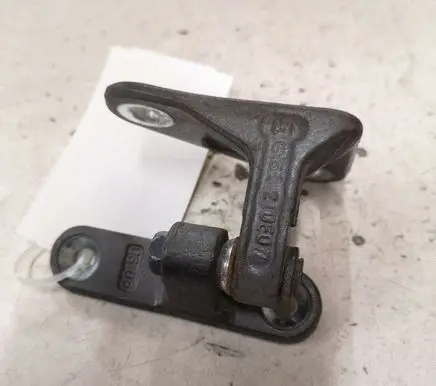Mercedes-Benz E W211 Front door lower hinge