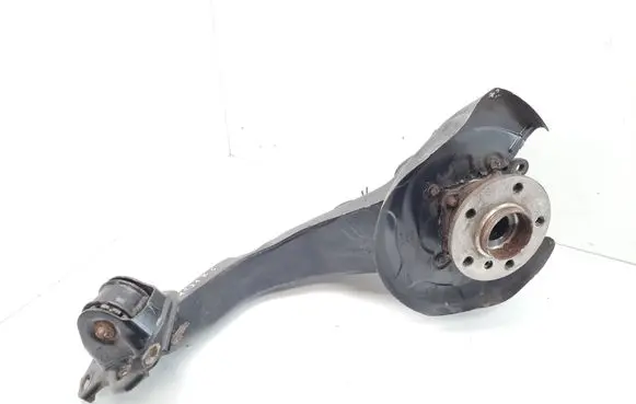 BMW 2 F46 Rear wheel hub 6851579 6799738 6851581