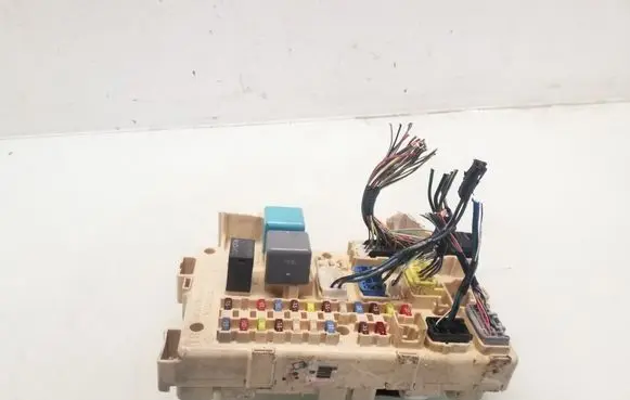 Toyota Avensis T250 Fuse module PPT20GF10