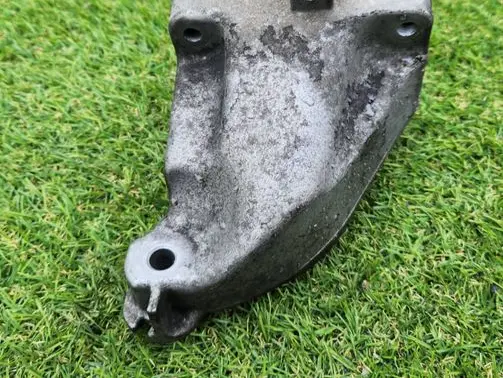 Mercedes-Benz CLS C219 Engine mounting bracket A6422230104 AC46000
