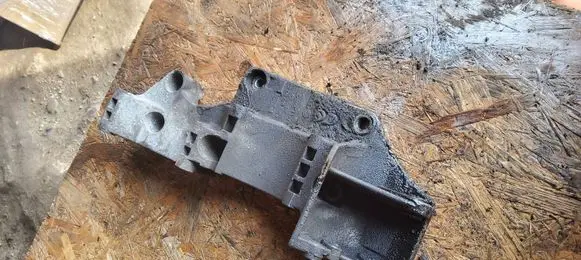Volkswagen Transporter - Caravelle T5 Generator/alternator bracket 045803143C