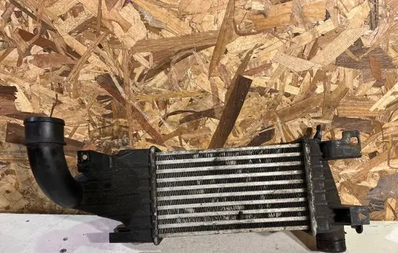 Opel Astra H Intercooler air channel guide 13128926