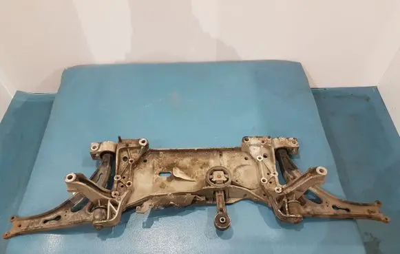 Volkswagen Touran I Front subframe