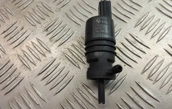BMW 3 E92 E93 Windscreen/windshield washer pump 7302589