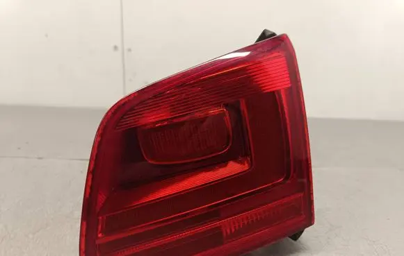 Tailgate rear/tail lights