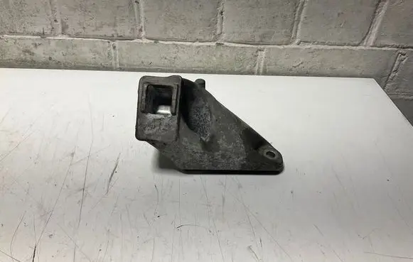 BMW 5 F10 F11 Engine mounting bracket 6777622
