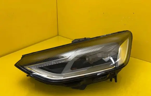 Audi A4 S4 B9 8W Headlight/headlamp 8W0941011