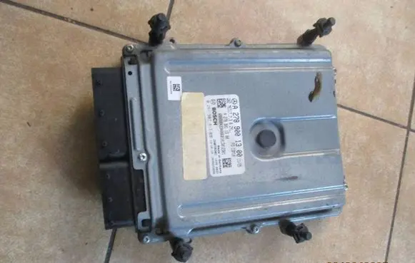 Mercedes-Benz E W212 Engine control unit/module A2789001300 0261S07813