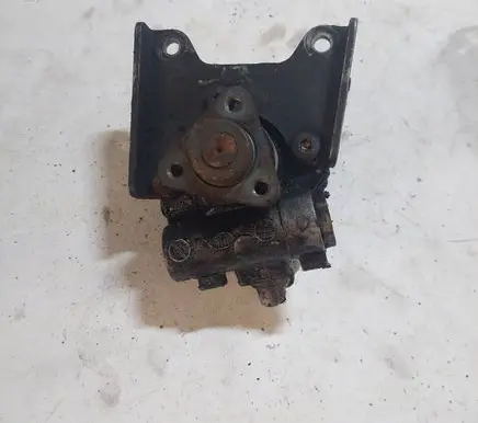 BMW 7 E38 Power steering pump 2108228