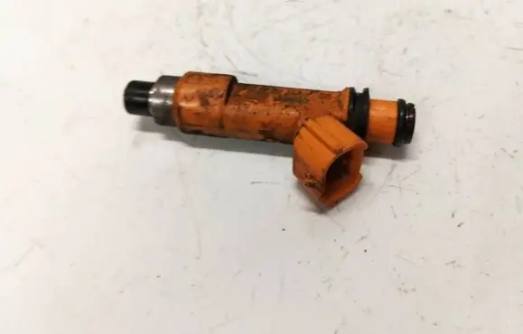 Suzuki Swift I Fuel injector 2975000120