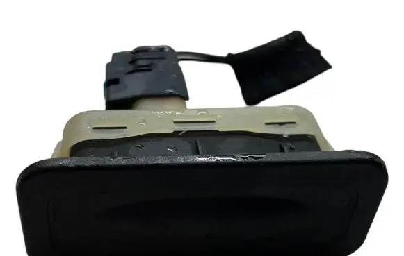 Renault Clio IV Tailgate opening switch 8200385515