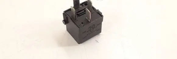 Mercedes-Benz C W205 Cruise control relay 0009828023 0009827227