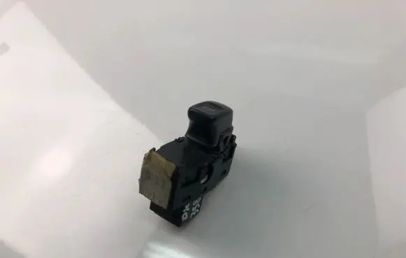 Volvo XC90 Electric window control switch 8685388