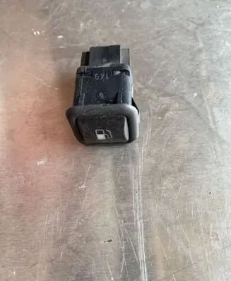Volkswagen Bora Fuel tank opening switch 3B0959833A