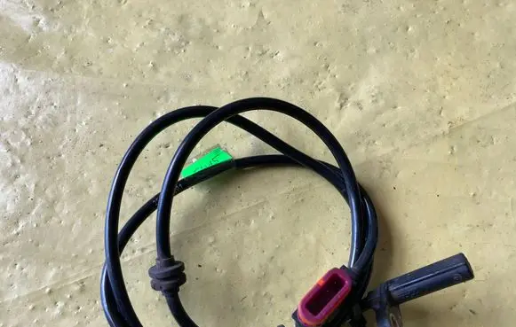 Mercedes-Benz C AMG W204 ABS rear brake sensor A2045400317