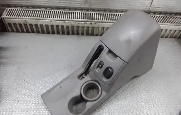 Mitsubishi L200 Center console MN179797