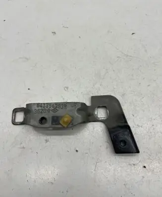 Fender mounting bracket