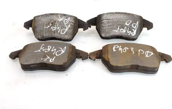 Volkswagen Caddy Brake pads (front) 
