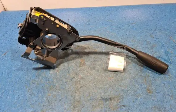 Ford Escape I Gear selector/shifter in gearbox 