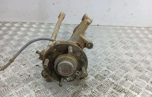 KIA Carens I Rear wheel hub
