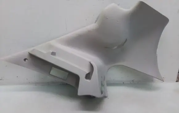Peugeot 206 Seat belt trim 