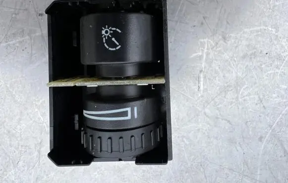 Volkswagen Touran I Headlight level height control switch 1t0941334