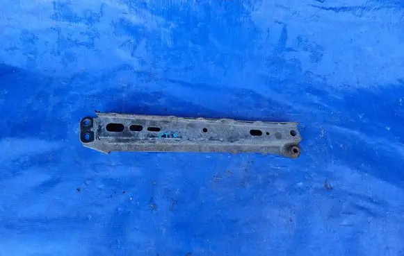 Engine mount bracket