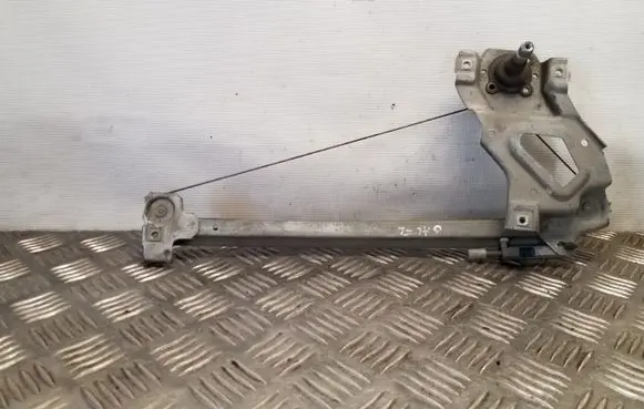 Rear door manual window regulator