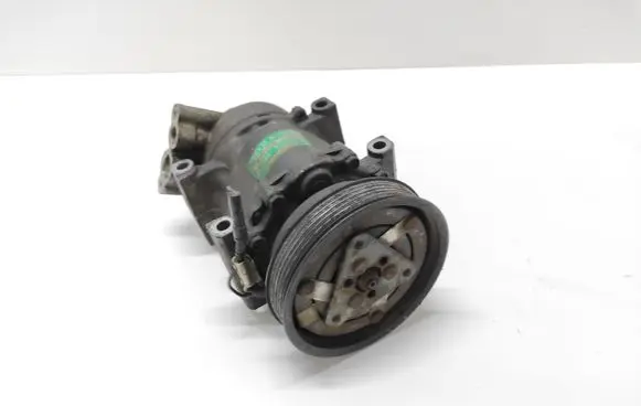 Renault Clio II Air conditioning (A/C) compressor (pump) 7700273801