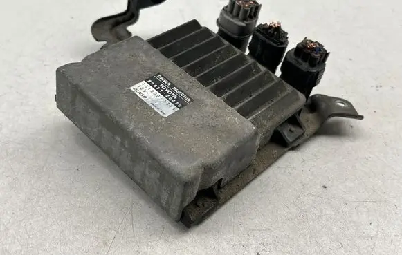 Toyota Avensis T250 Fuel injection control unit/module 8987120070 1310001371